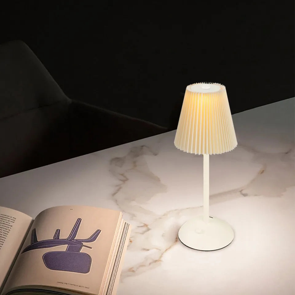 Ordelle | Luminária de Mesa LED Plissada Recarregável